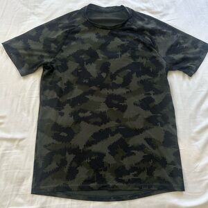 Under Armour Men's Black Camouflage Tee